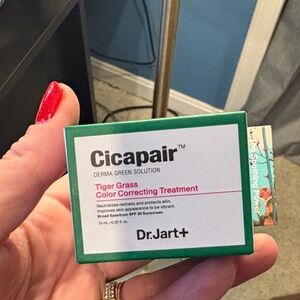 Cicapair Tiger Grass Color Correcting Treatment - Green